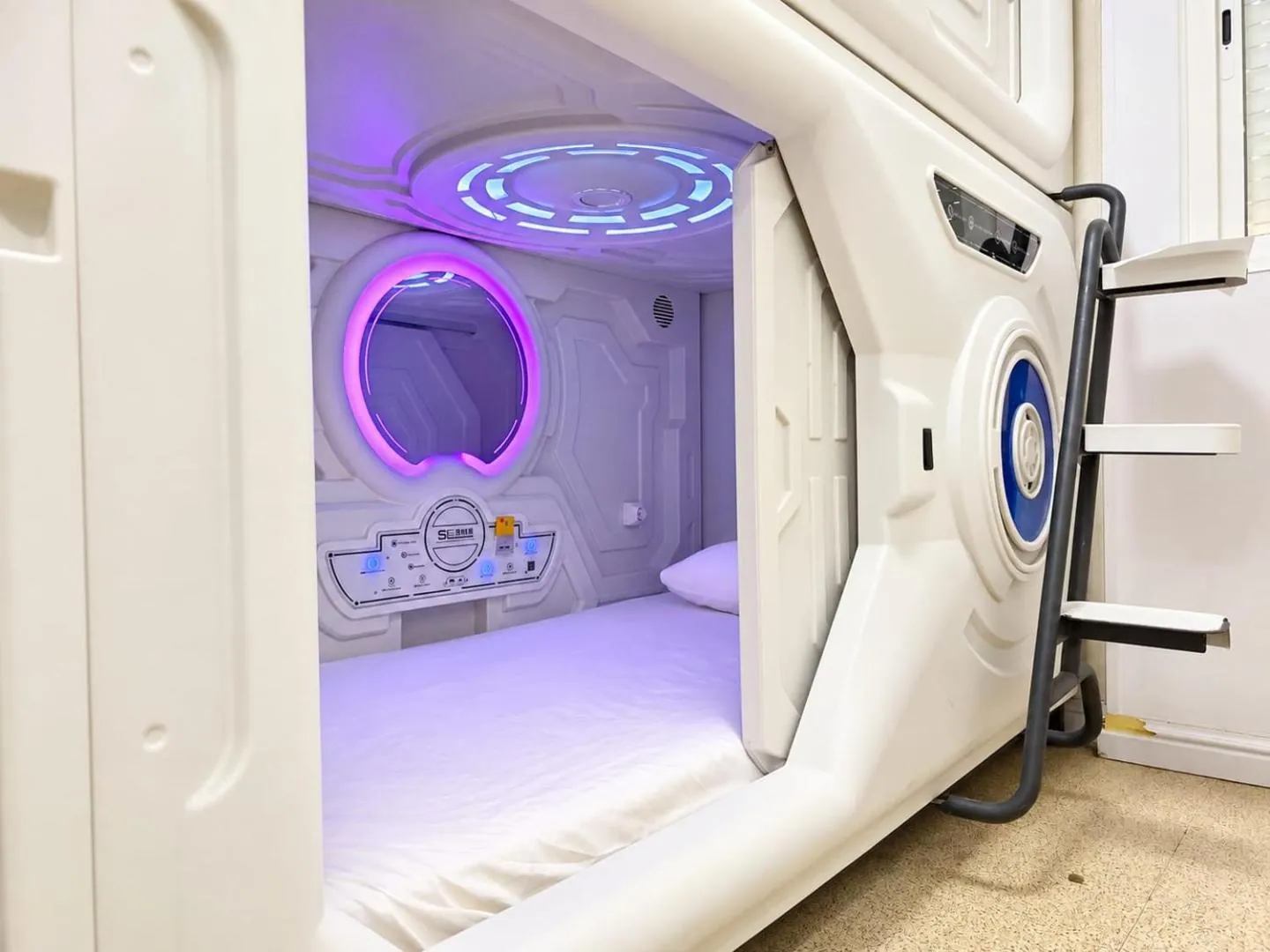 Min Hostel Capsules 20