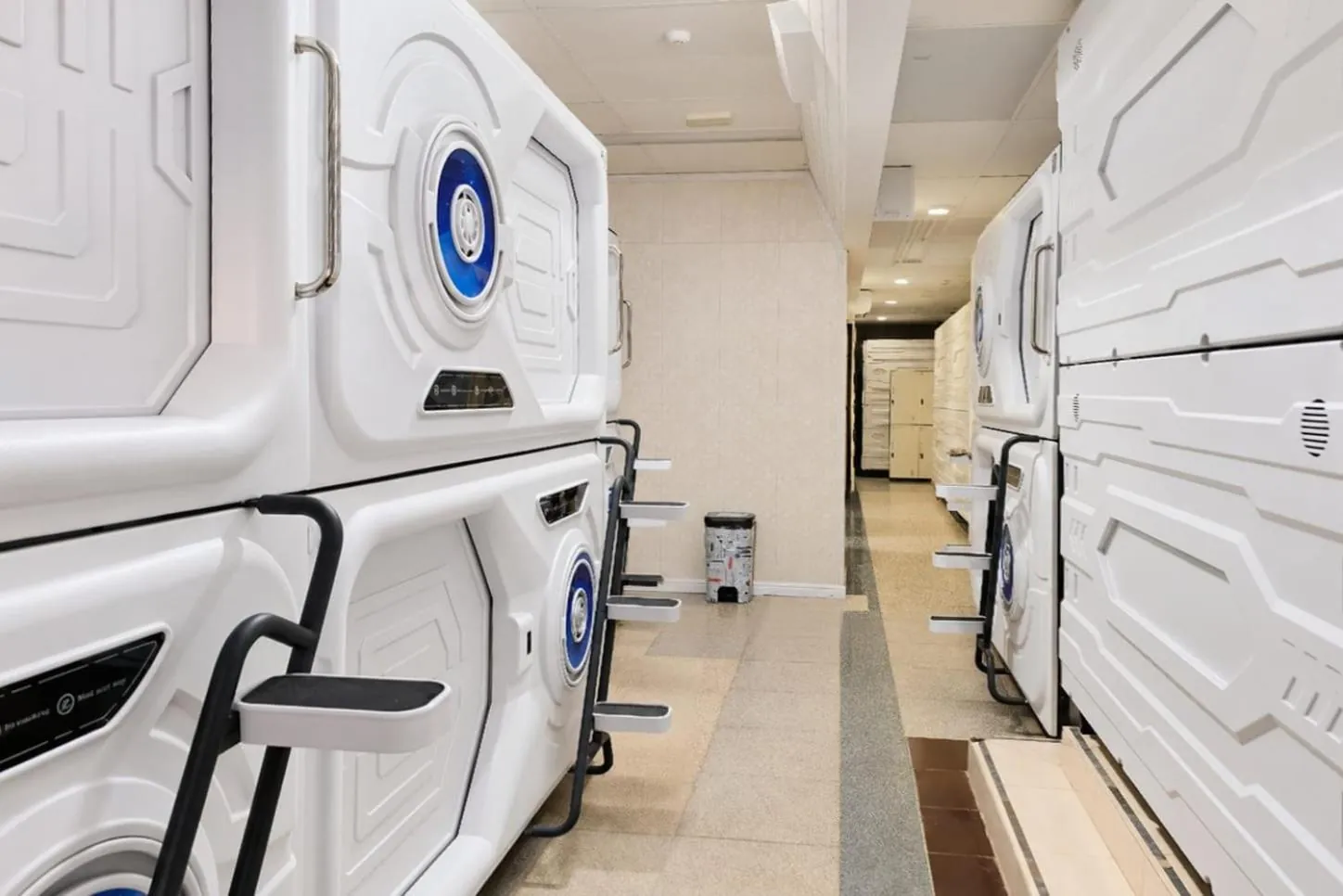 Min Hostel Capsules